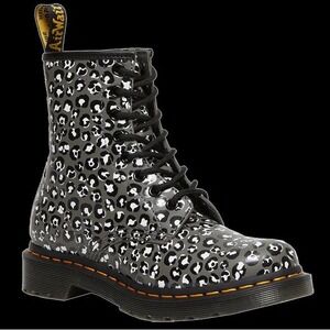 Dr Martens‎ Cheetah Print, women size 5